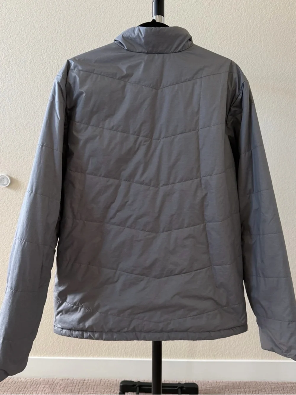 The North Face Men's Light Gray Quilted Puffer Jacket - Picture 7 of 7